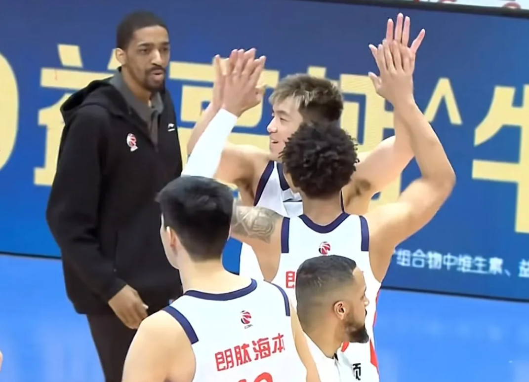 复出两场都赢了!郭艾伦表现神勇,辽篮后悔了吗?